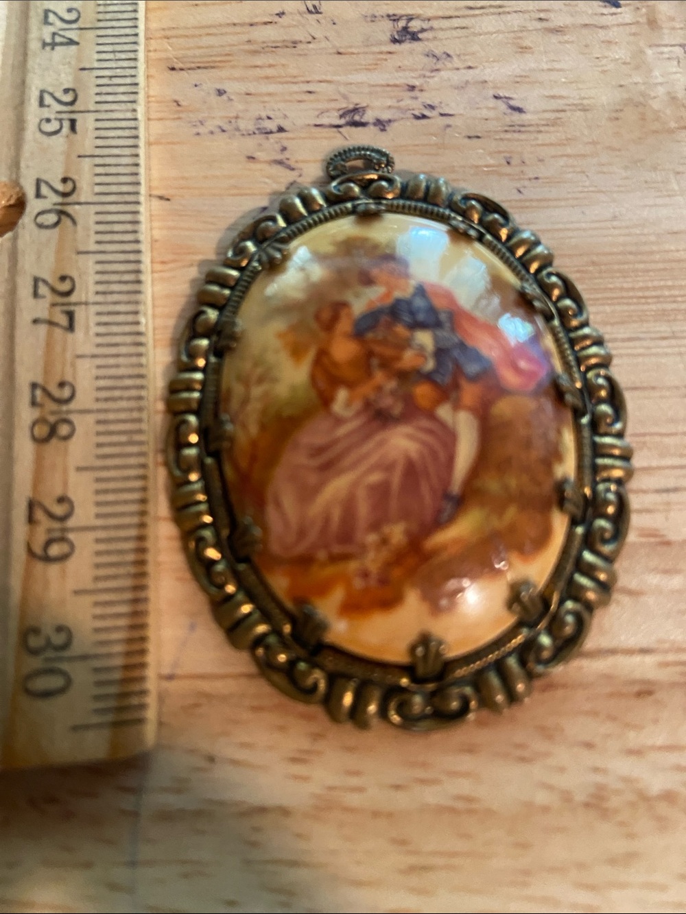 Vintage-Style Gold Toned Romantic Cameo Pendant Necklace - Pink & Ivory